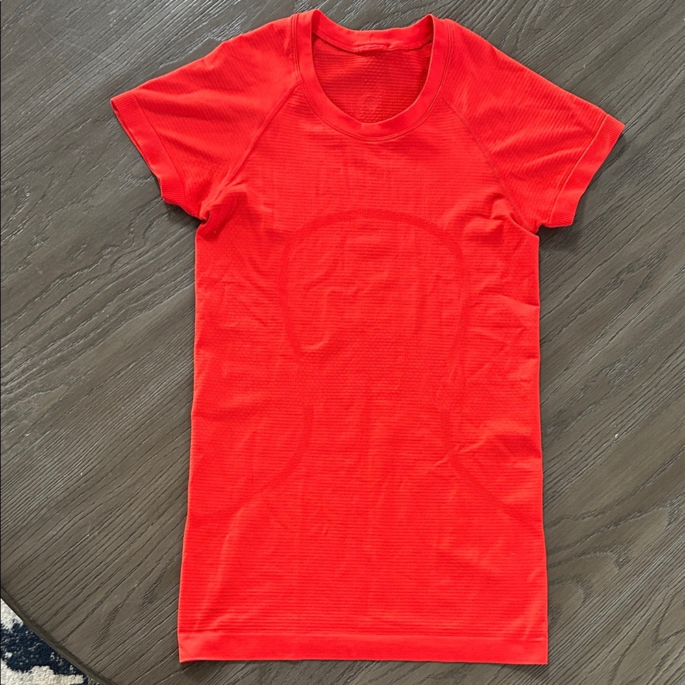 lululemon athletica Vibrant Red Short Sleeve Tee